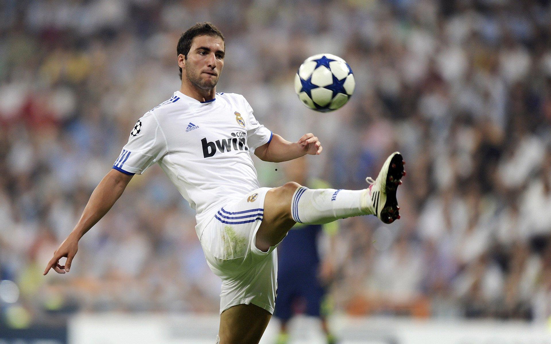 重磅转会！曼城官宣签下阿根廷新星阿尔瓦雷斯，转会费破亿英镑创纪录