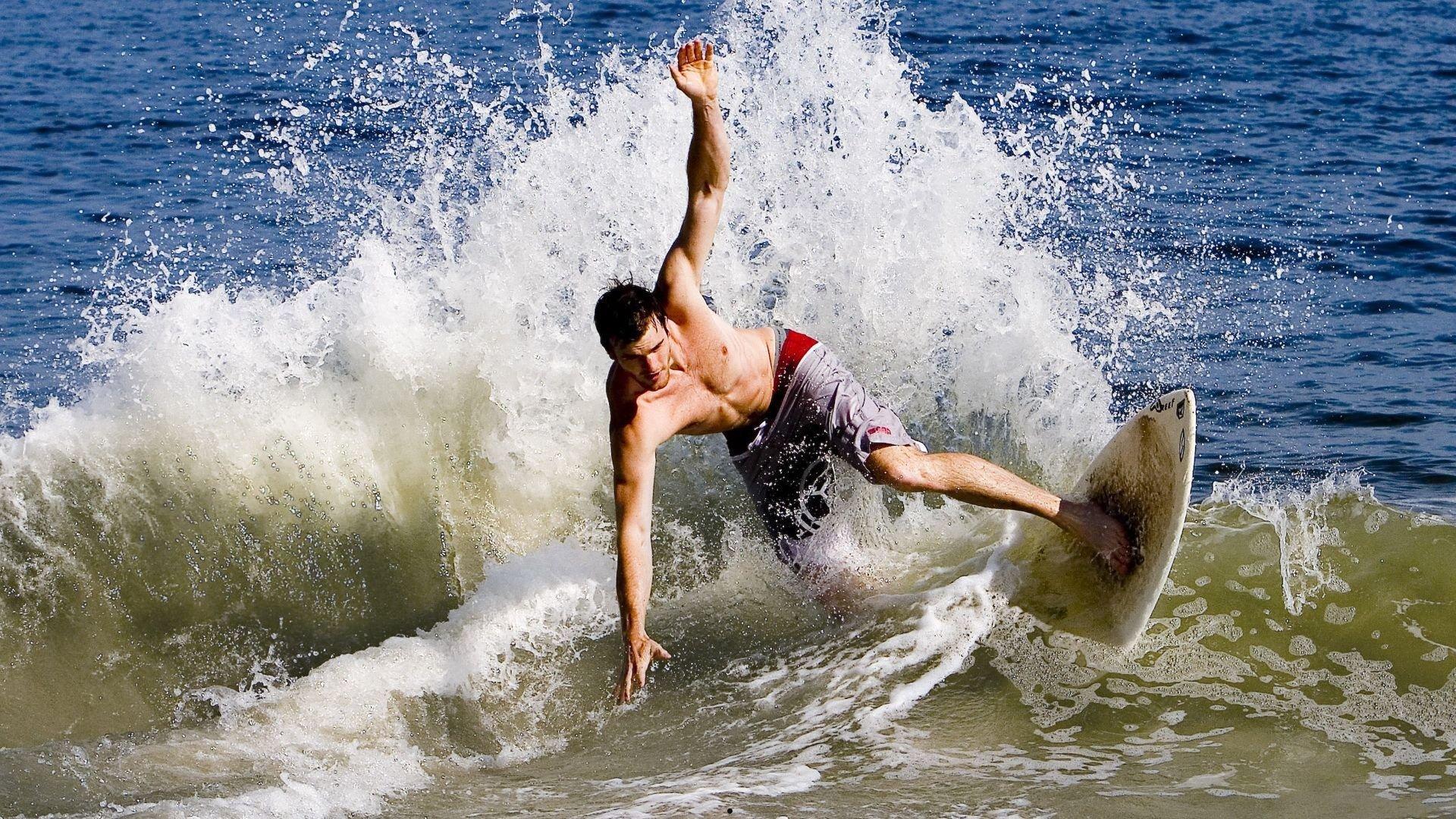 UFC 300震撼落幕，新旧王者交替，中国选手创历史！